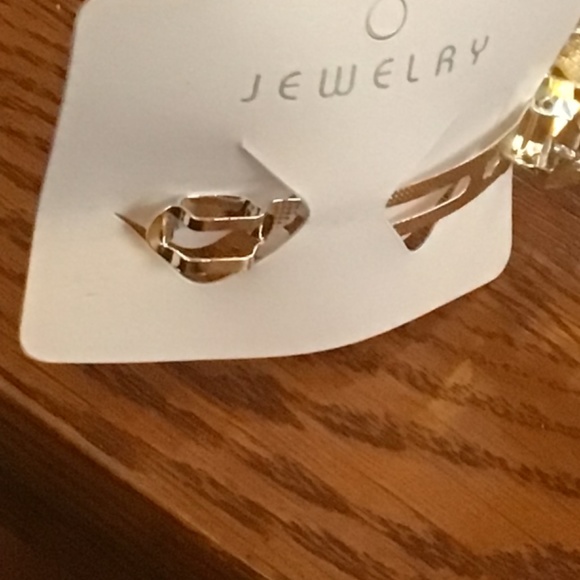 Stunning Womens Barrette Floral Design 3.2 “l x 1.5” w - Picture 5 of 6